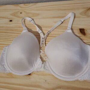 Maidenform front closure with lacey sides